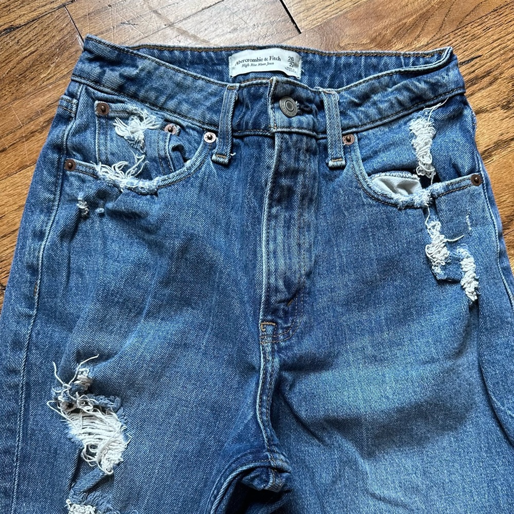 Abercrombie & Fitch Curve Love High Rise Mom Jean Distressed Sz 26 / 2 short - Picture 4 of 14